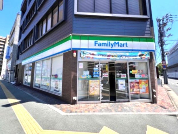 コンビニ　ファミリーマート 徳島幸町店（コンビニ）まで230m