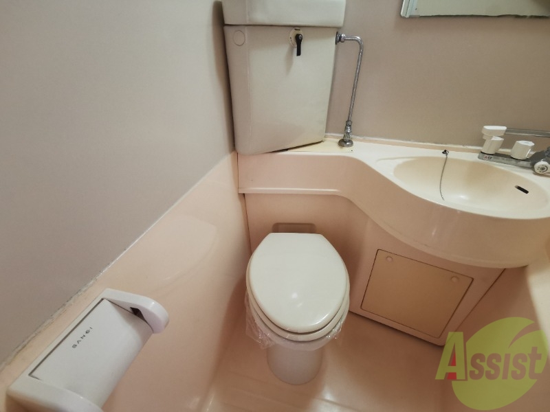 トイレ　トイレも浴室内にあります！掃除しやすそうですね！