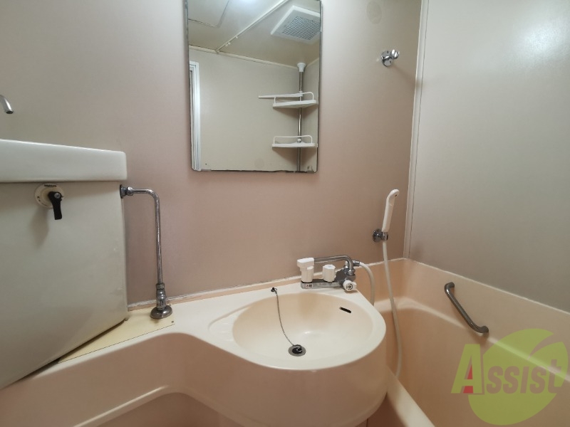 洗面設備　洗面台も付いてます！水が飛んでも安心ですね！