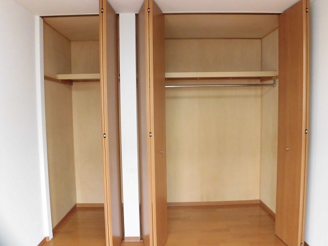 収納　6帖洋室にあるクローゼット。
