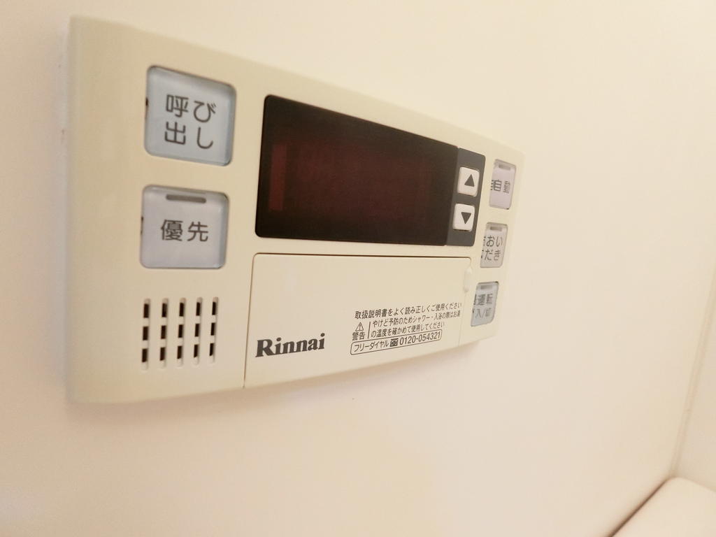 バス・シャワールーム　追焚機能付です　別部屋の写真になります