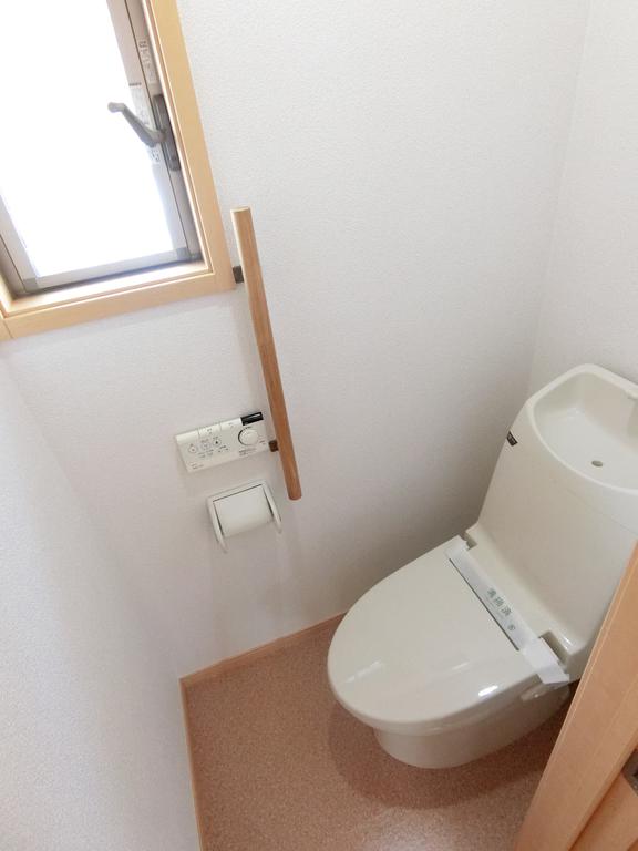 トイレ　ウォシュレット付き　別部屋の写真になります