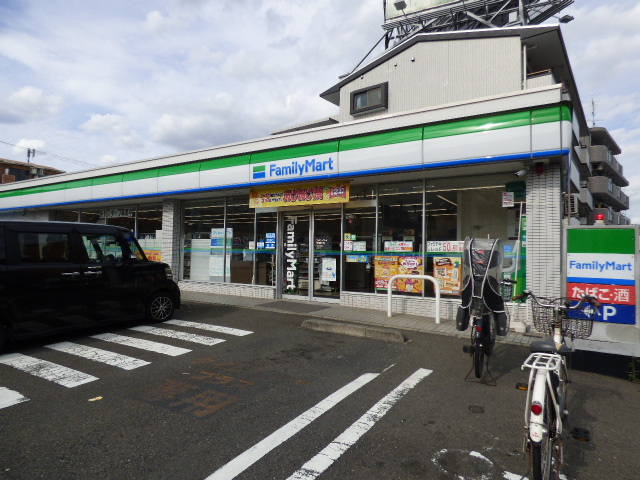 コンビニ　ファミリーマート 川崎鷺沼店（コンビニ）まで567m