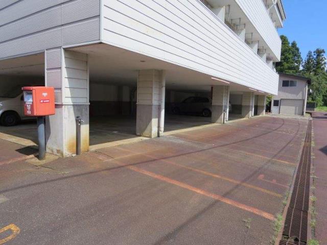 駐車場　エントランス