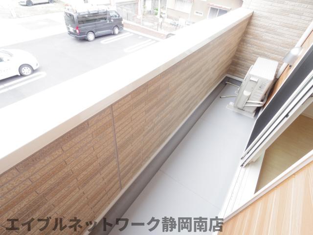 バルコニー　陽当たり良好なバルコニーです