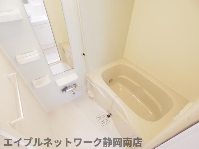 バス・シャワールーム　ゆったり過ごせるお風呂です