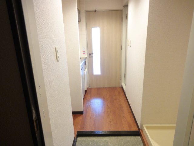 玄関　同物件別号室の写真