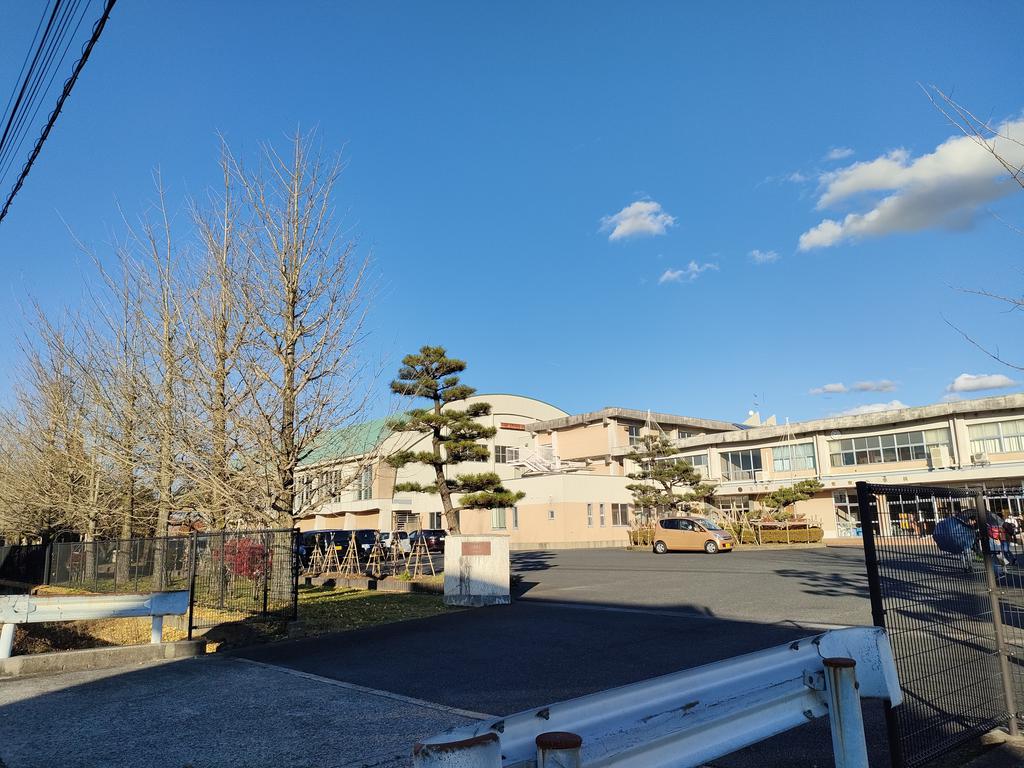 小学校　五泉市立五泉東小学校（小学校）まで489m