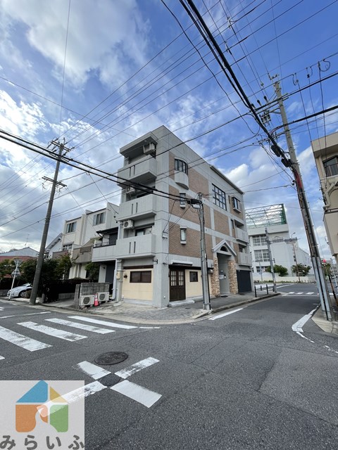 【名古屋市千種区大島町のマンションの建物外観】