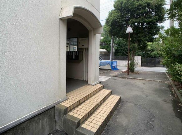丸新ハイツの外観写真