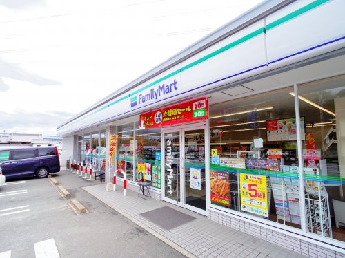 コンビニ　ファミリーマート　奈良学園大和町店（コンビニ）まで322m