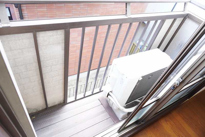 バルコニー　ちょっとしたバルコニーがあり、布団なども干せます！