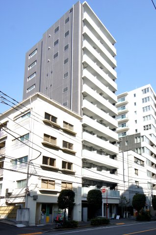新宿区岩戸町のマンションの建物外観