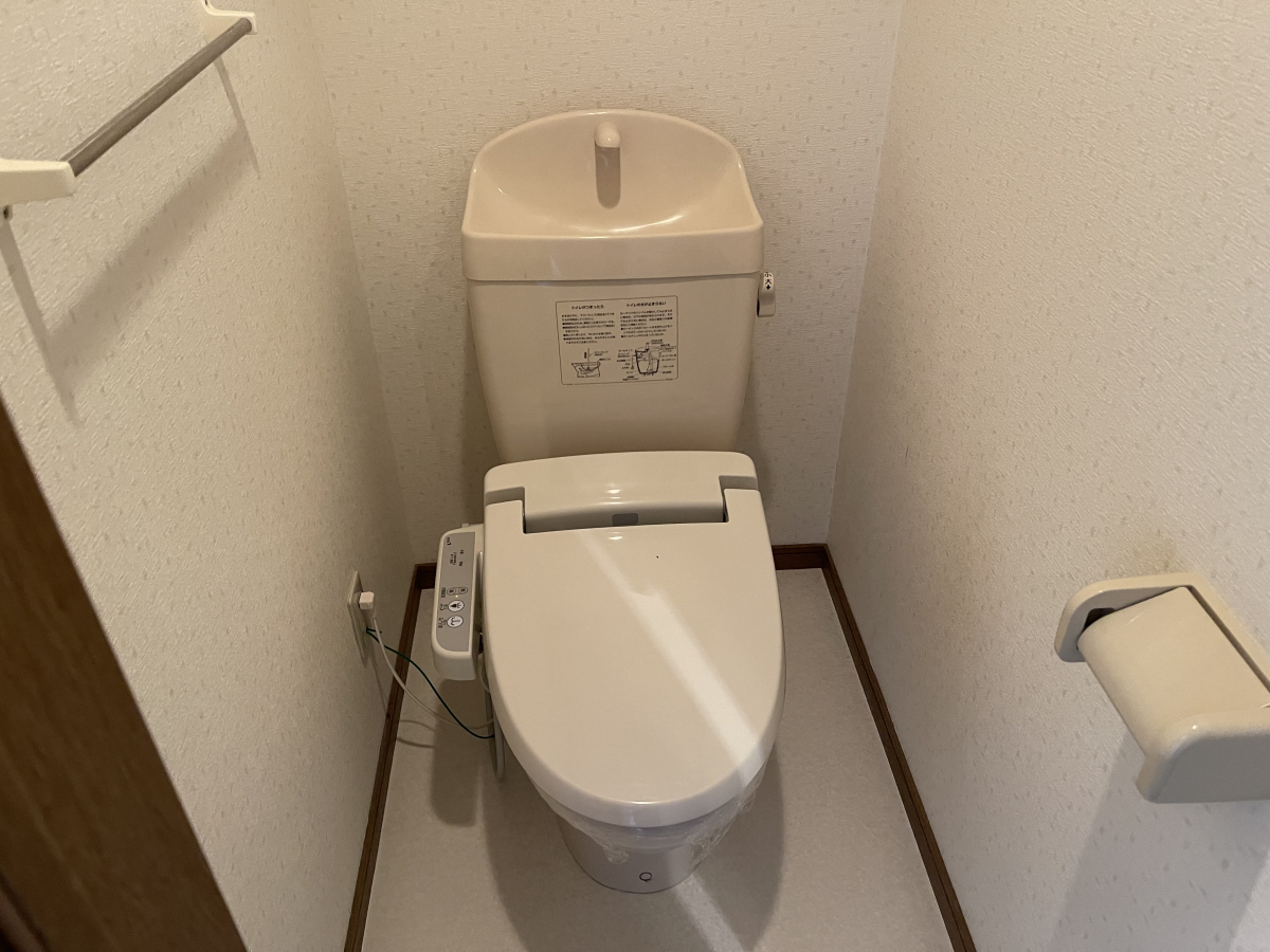 【姫路市龍野町のアパートのトイレ】