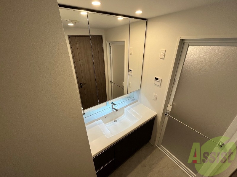 洗面設備　お洒落な独立洗面化粧台になっておりました！