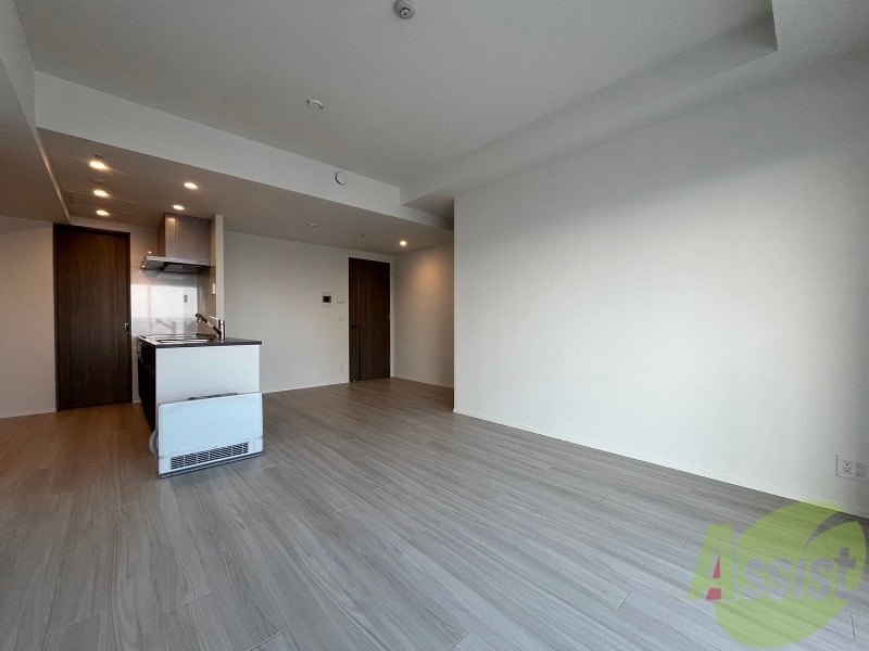 居室・リビング　リビングです。窓が大きくて明るいですね！