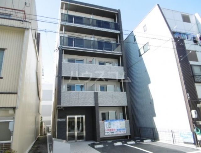 静岡市清水区万世町のマンションの建物外観