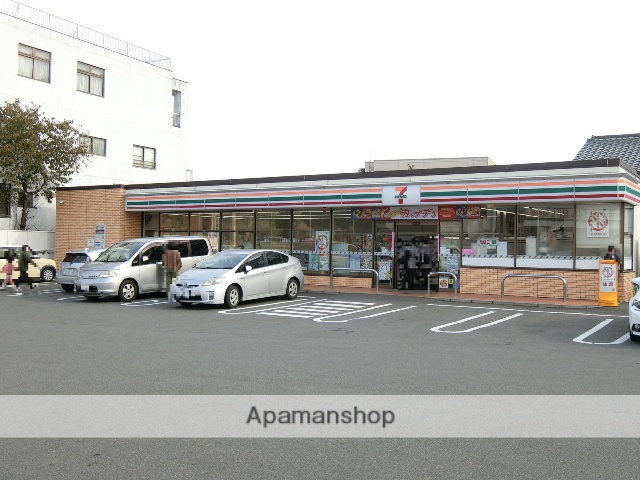 コンビニ　セブンイレブン（コンビニ）まで683m