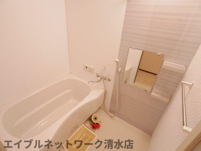 バス・シャワールーム　ゆったり過ごせるお風呂です