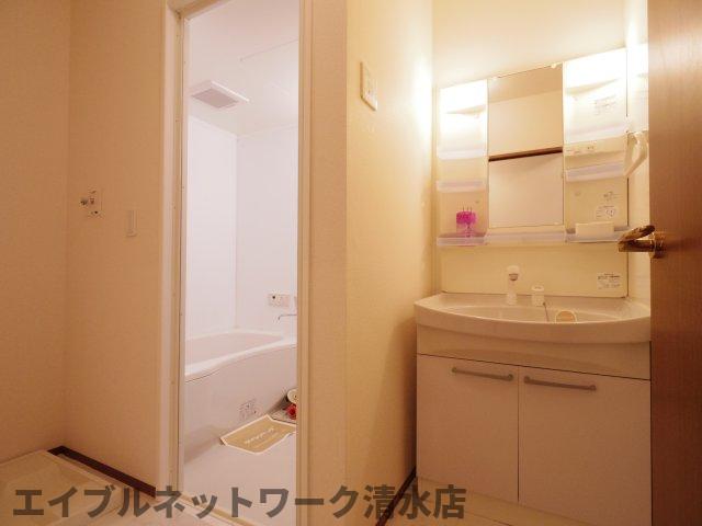 洗面設備　使いやすい洗面所です