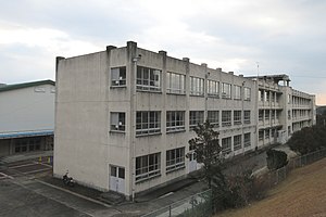 【堺市南区桃山台のマンションの小学校】