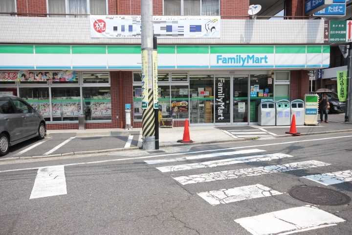 コンビニ　ファミリーマート（コンビニ）まで1555m