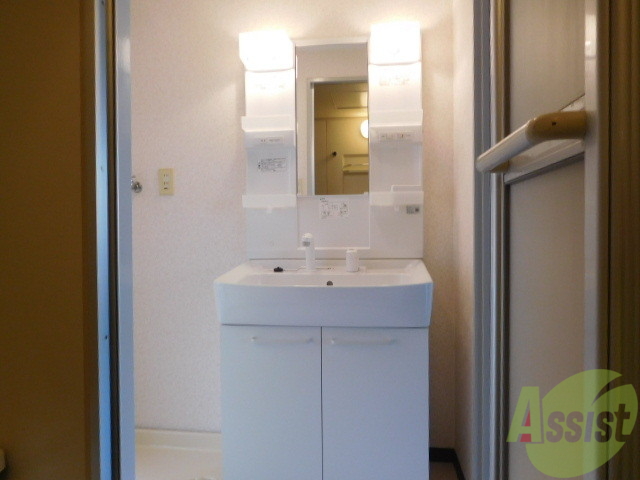 洗面設備　洗面台独立脱衣スペース付きです