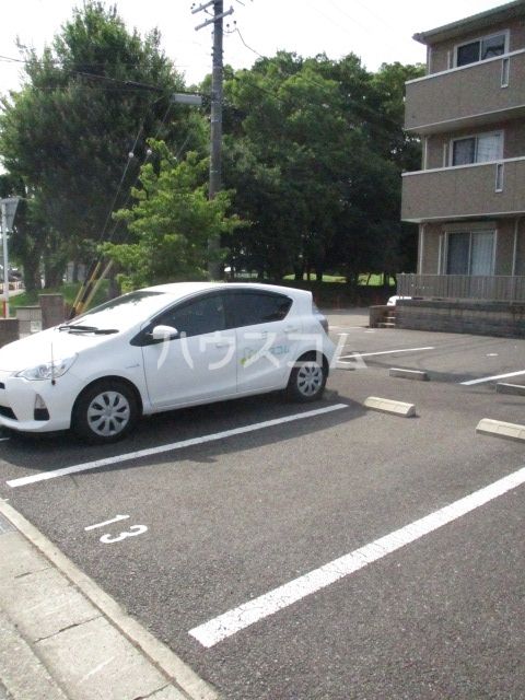 【ラ・ミアカーサ勇助山の駐車場】