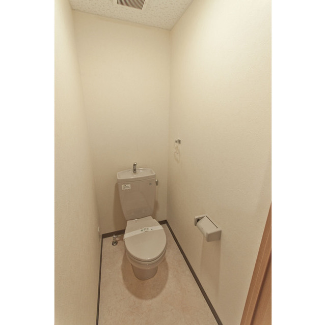 トイレ　温水洗浄便座に変更済み♪