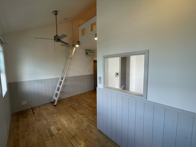 居室・リビング　ロフト壱番館