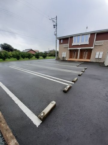 【トリコローレ　ヴェルデの駐車場】