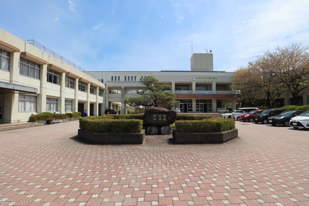 【ル・シャンテ天神山の中学校】