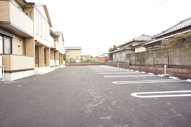 【栃木市大平町富田のアパートの駐車場】