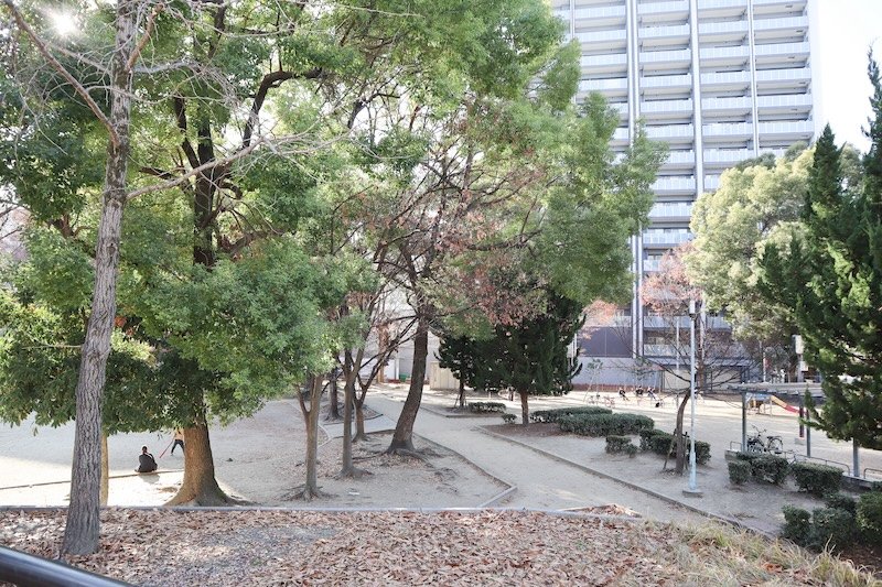 【大阪市淀川区宮原のマンションの公園】