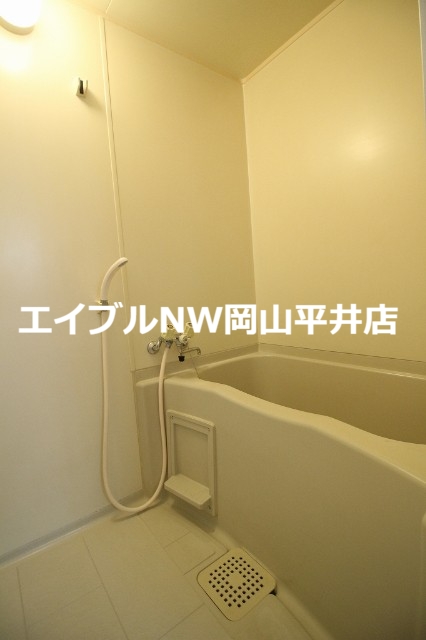 バス・シャワールーム　※同タイプのお部屋の写真です