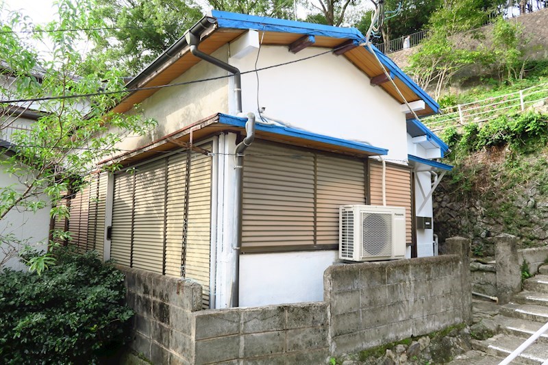 西山本町戸建ての建物外観