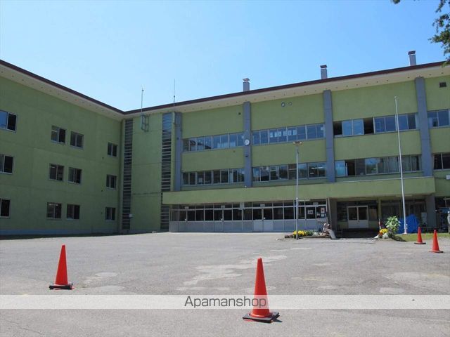 中学校　第八中学校（中学校）まで363m