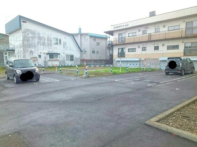 【深川市四条のマンションの駐車場】