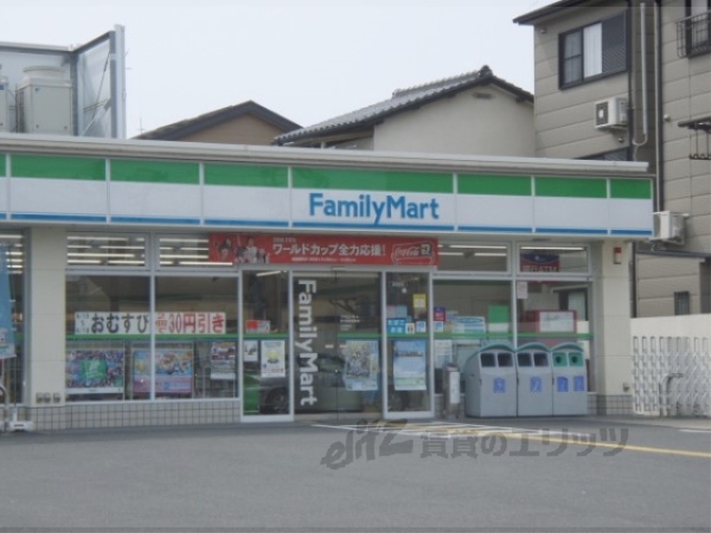 コンビニ　ファミリーマート西七条名倉町店（コンビニ）まで10m