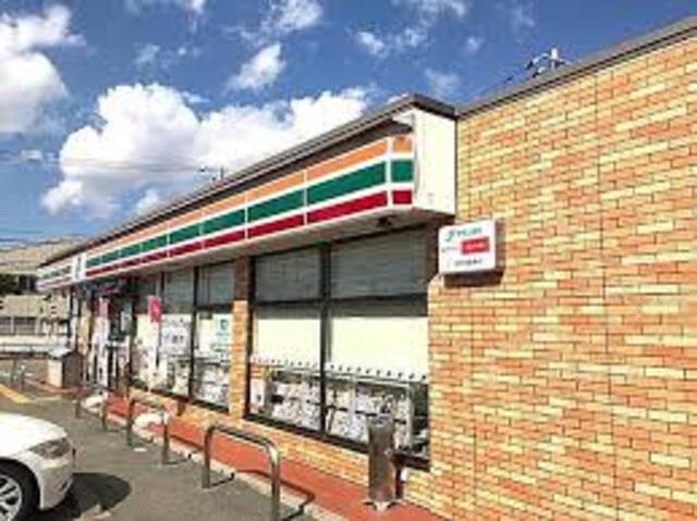 コンビニ　セブンイレブン　姫路八家駅前店（コンビニ）まで697m
