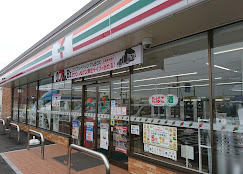 コンビニ　セブンイレブン加須南篠崎2丁目店（コンビニ）まで380m