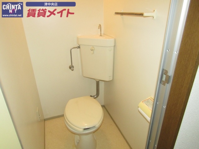 トイレ　同じ物件、別部屋の写真です