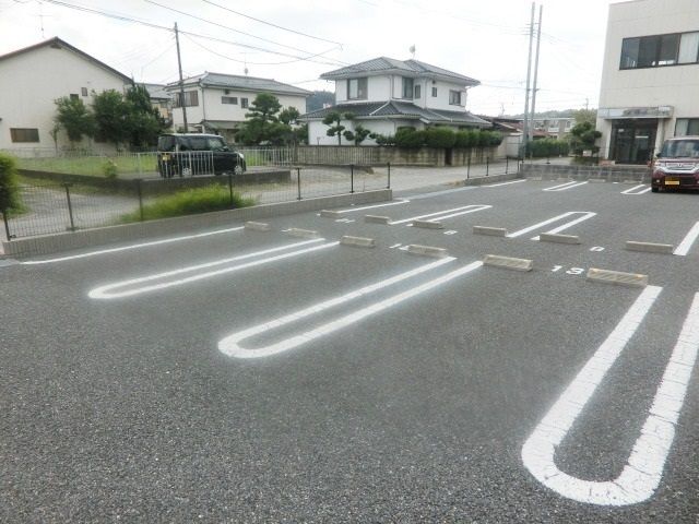 駐車場　敷地内駐車場