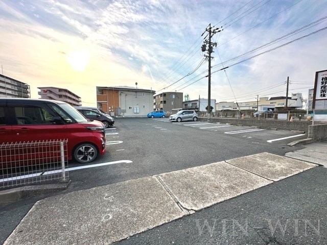 【豊橋市神野新田町のアパートの駐車場】