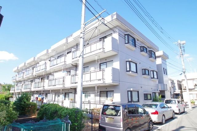 川崎市多摩区菅稲田堤のマンションの建物外観