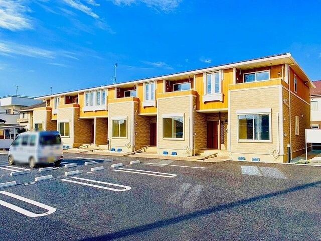 邑楽郡大泉町坂田のアパートの建物外観