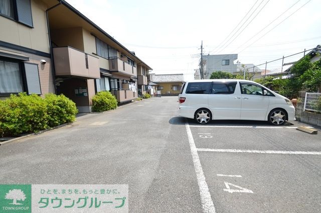 【ジュネスユウの駐車場】