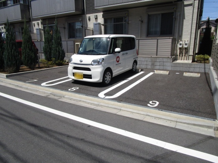 【リヴェールIIの駐車場】