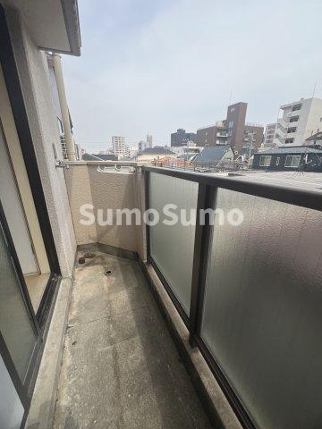 バルコニー　暖かな日差しのふりそそぐバルコニー