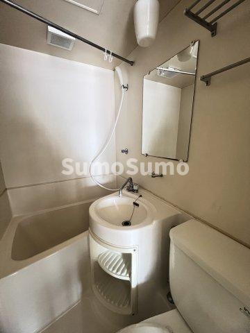 洗面設備　ゆったりとスペースのある洗面所